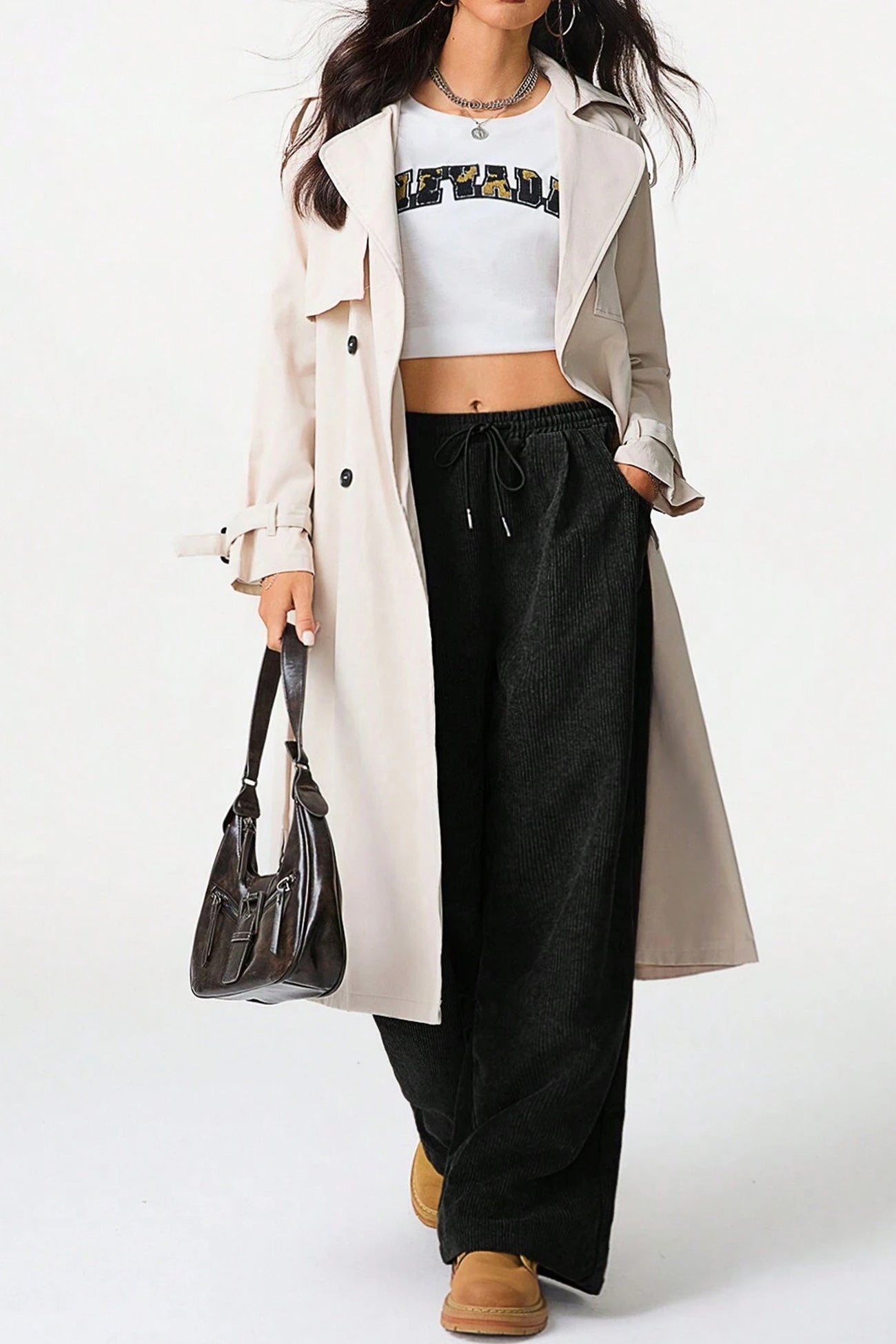 Effortlessly Elegant Pants with a Timeless Design