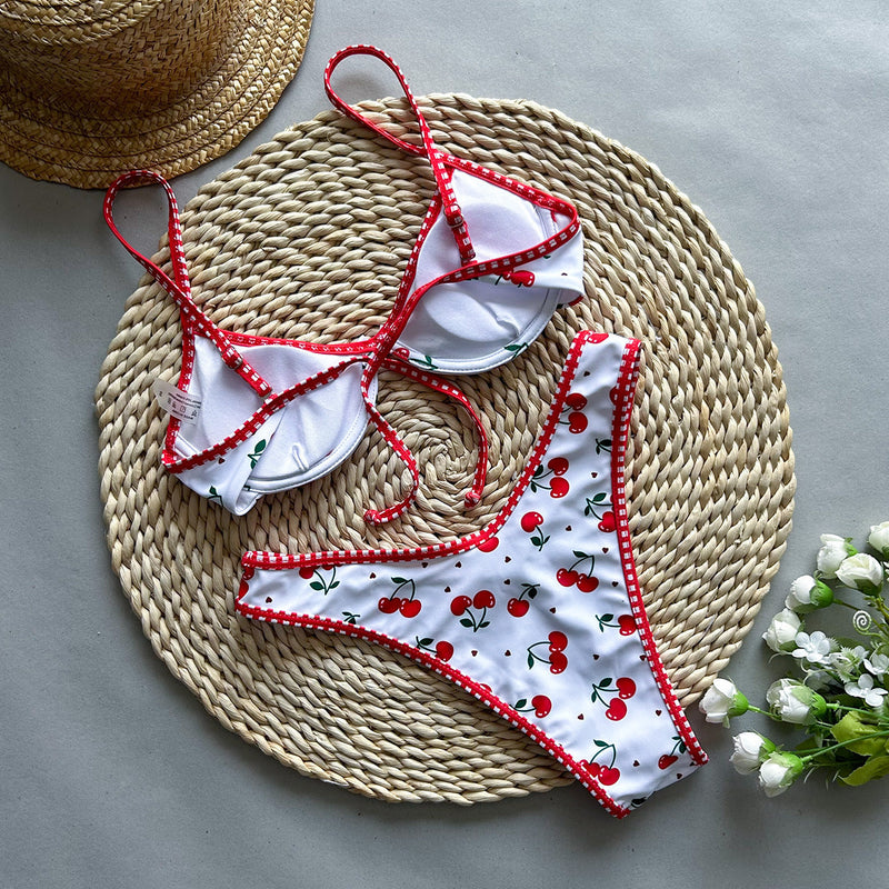 Well Tailored Bikini with a Graceful Silhouette
