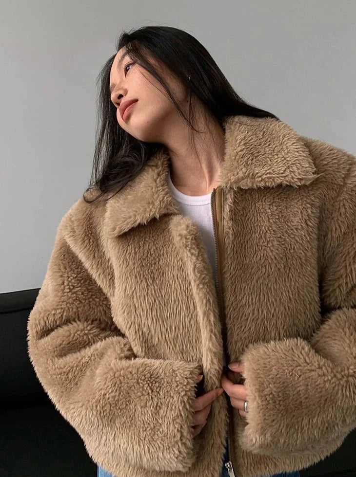 Well Tailored Coat with a Graceful Silhouette