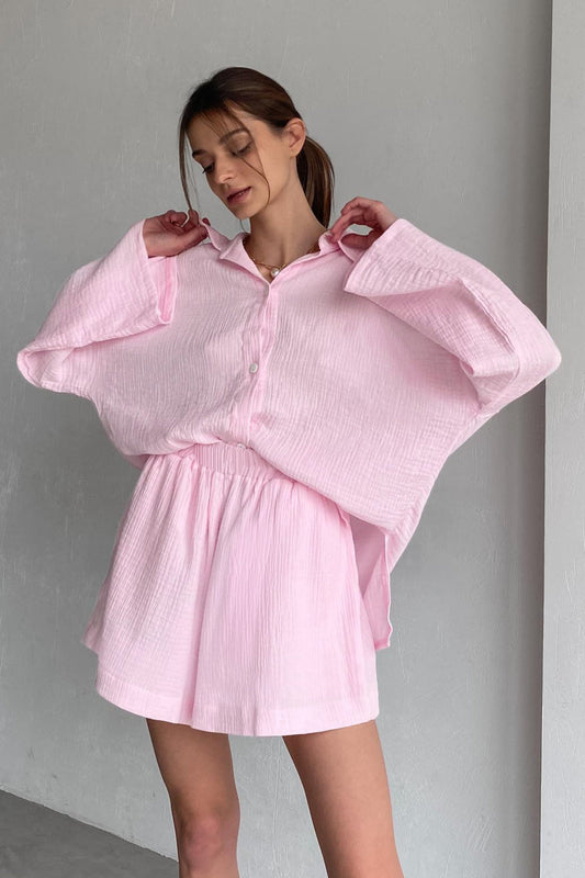 Effortlessly Elegant Pants with a Timeless Design