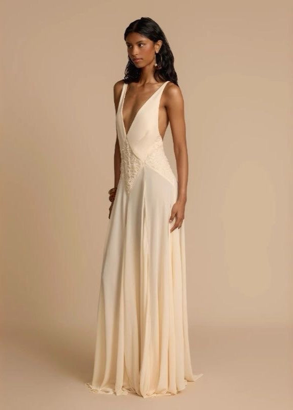 Beautifully Finished Dress in a Timeless Design