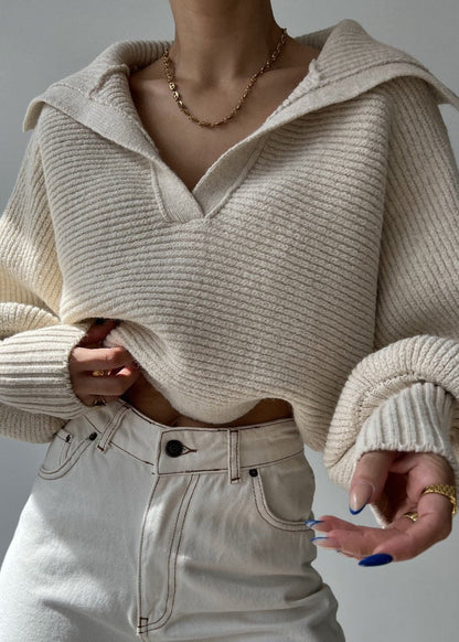 Well Tailored Sweater with a Graceful Silhouette
