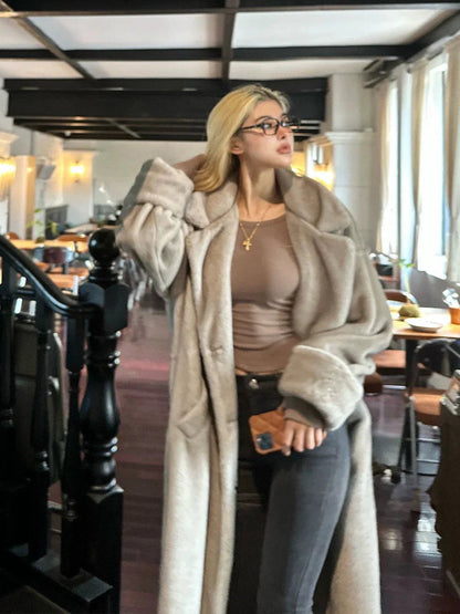 Gracefully Styled Coat for Any Occasion