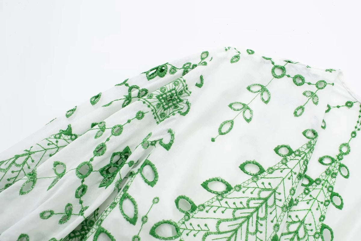 Beautifully Crafted Blouse in a Classic Style