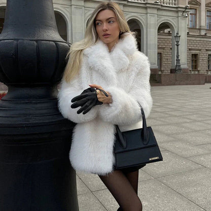 Effortlessly Elegant Coat with a Timeless Design