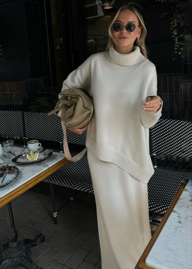 Effortlessly Elegant Sweater with a Timeless Design