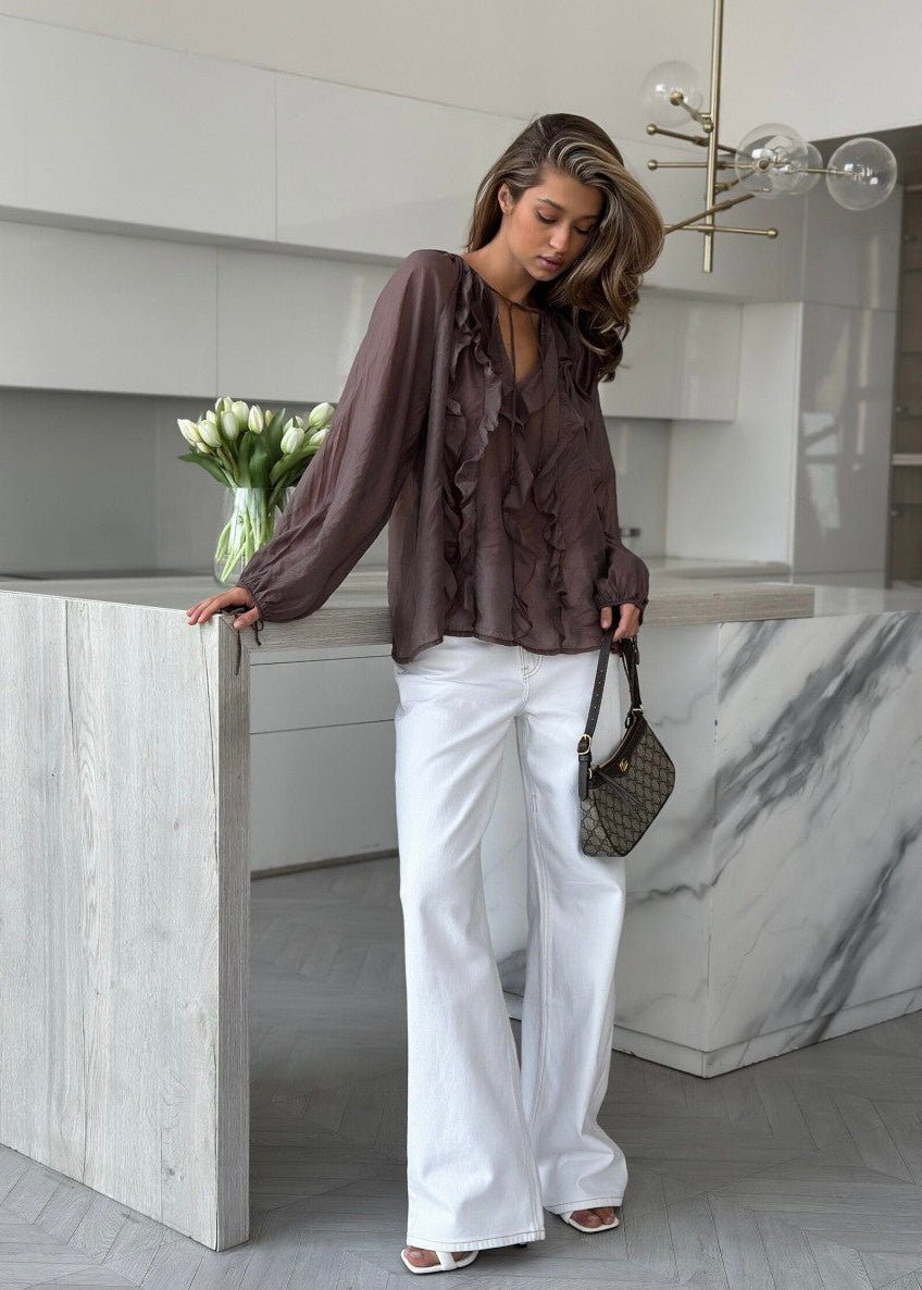 Well Tailored Blouse with a Graceful Silhouette