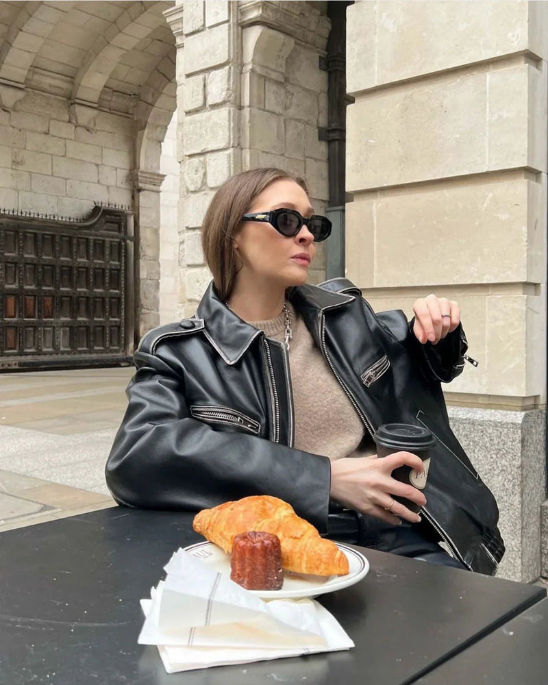 Effortlessly Elegant Jacket with a Timeless Design