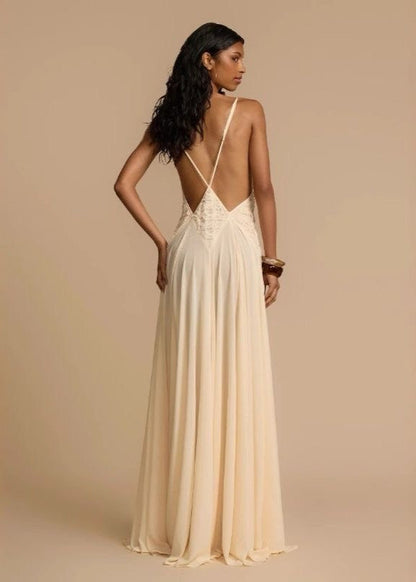 Beautifully Finished Dress in a Timeless Design