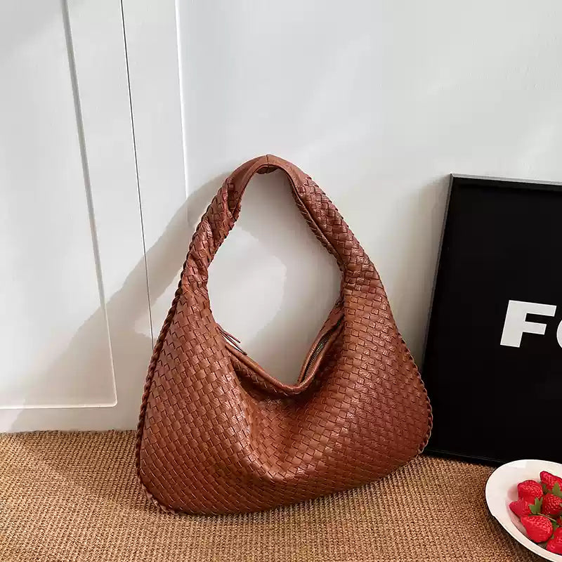Polished Bag with an Effortless Classic Look