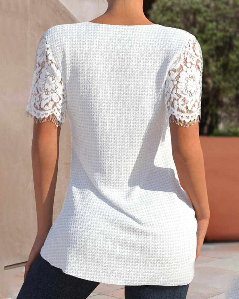 Blouse made of structured lace