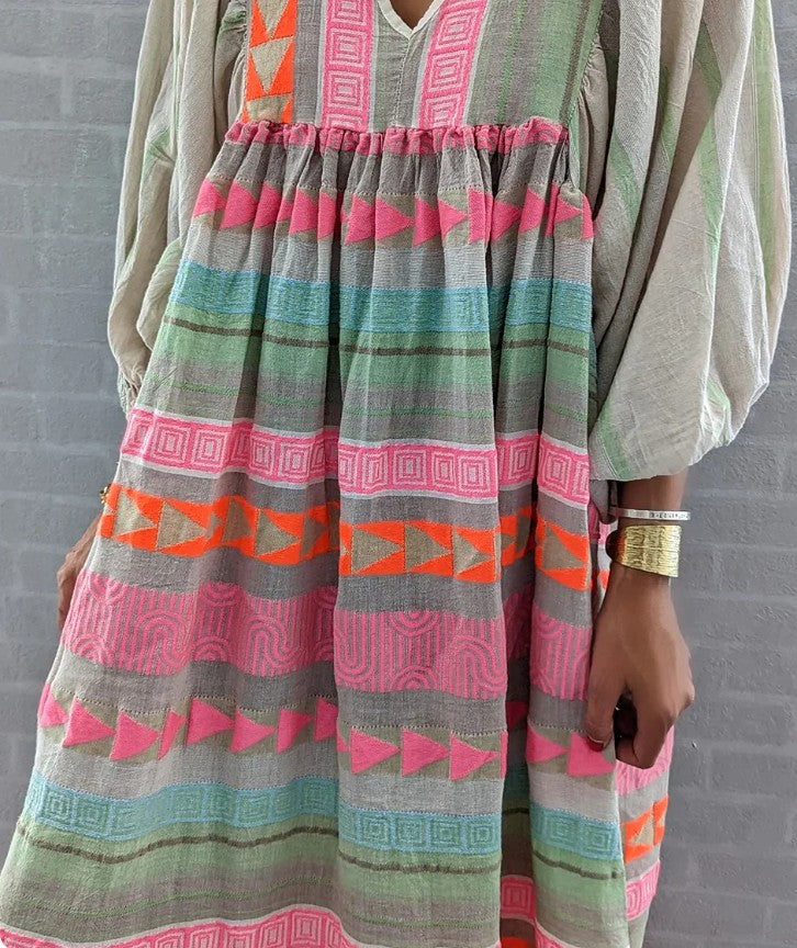 Maxi dress with long sleeves and a V-neck