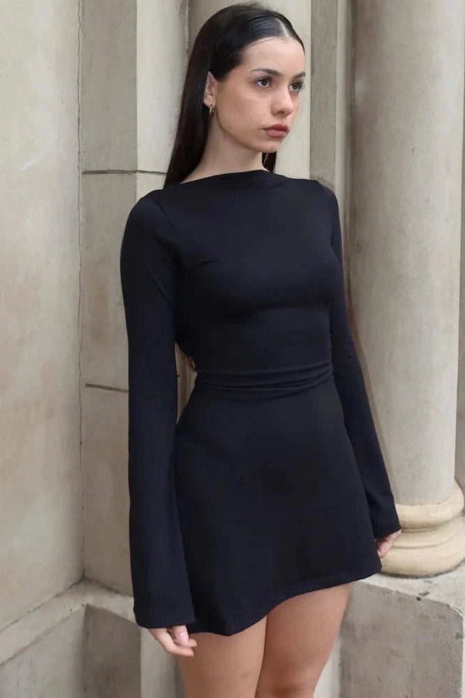 Effortlessly Elegant Dress with a Timeless Design
