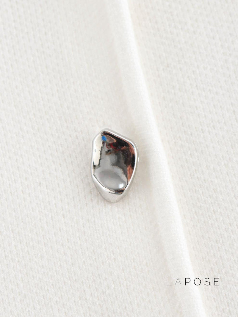 Effortlessly Elegant Garment with a Timeless Design