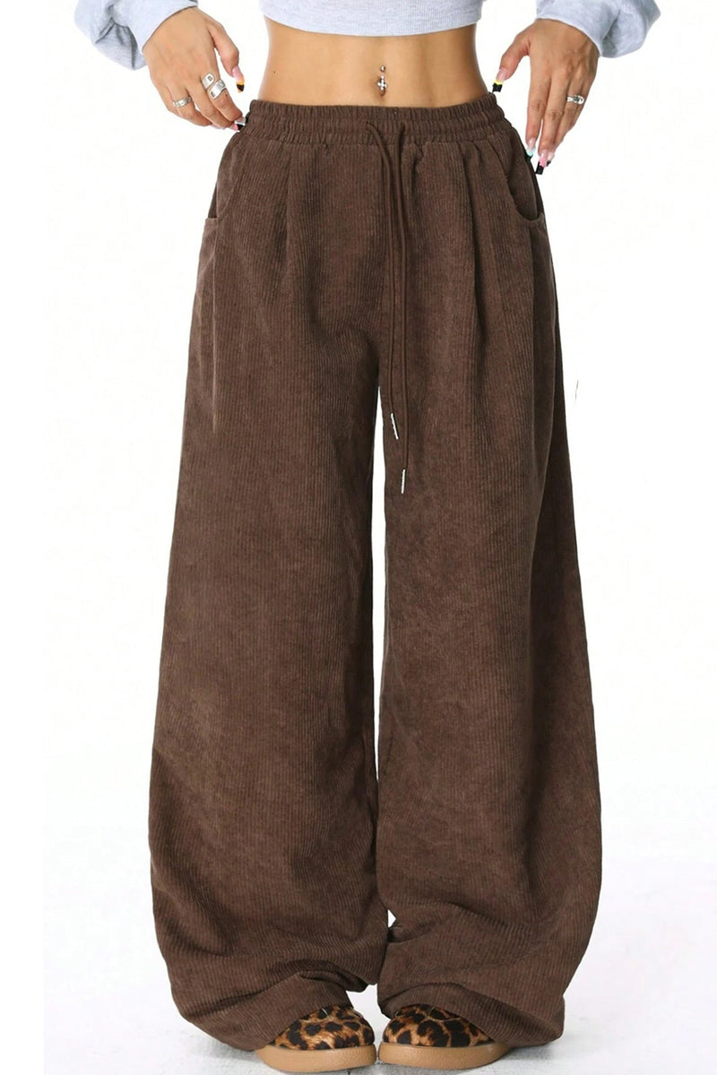 Effortlessly Elegant Pants with a Timeless Design