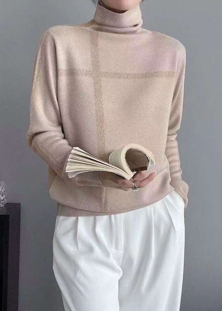 Well Tailored Top with a Graceful Silhouette
