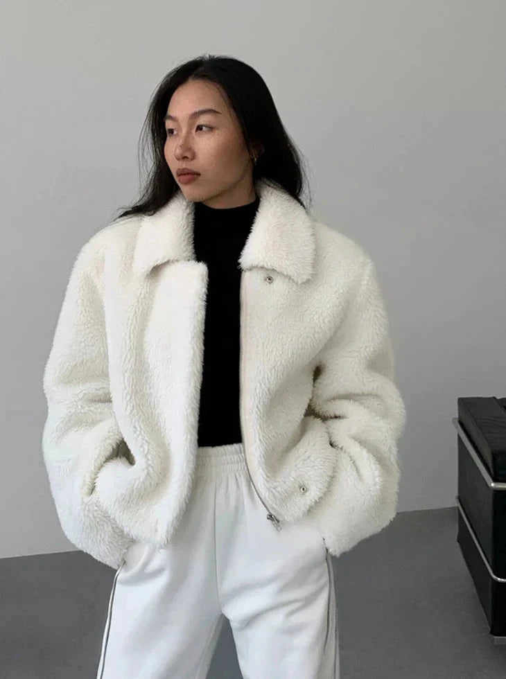 Well Tailored Coat with a Graceful Silhouette