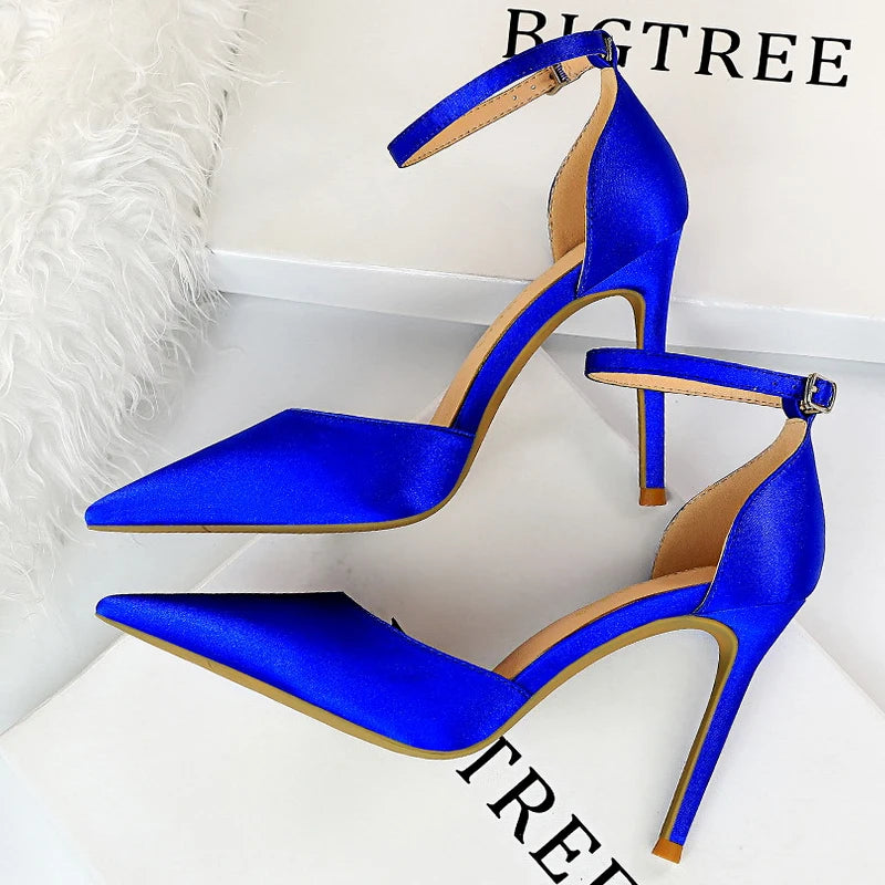 A Vintage Style Heels with Delicate Timeless Details