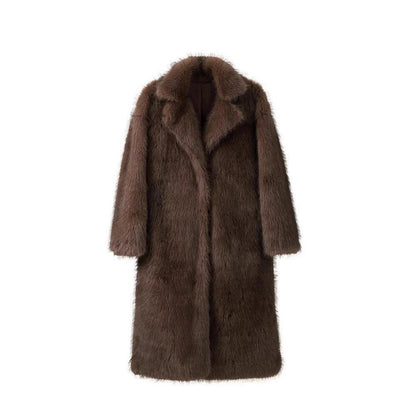 Well Tailored Coat with a Graceful Silhouette