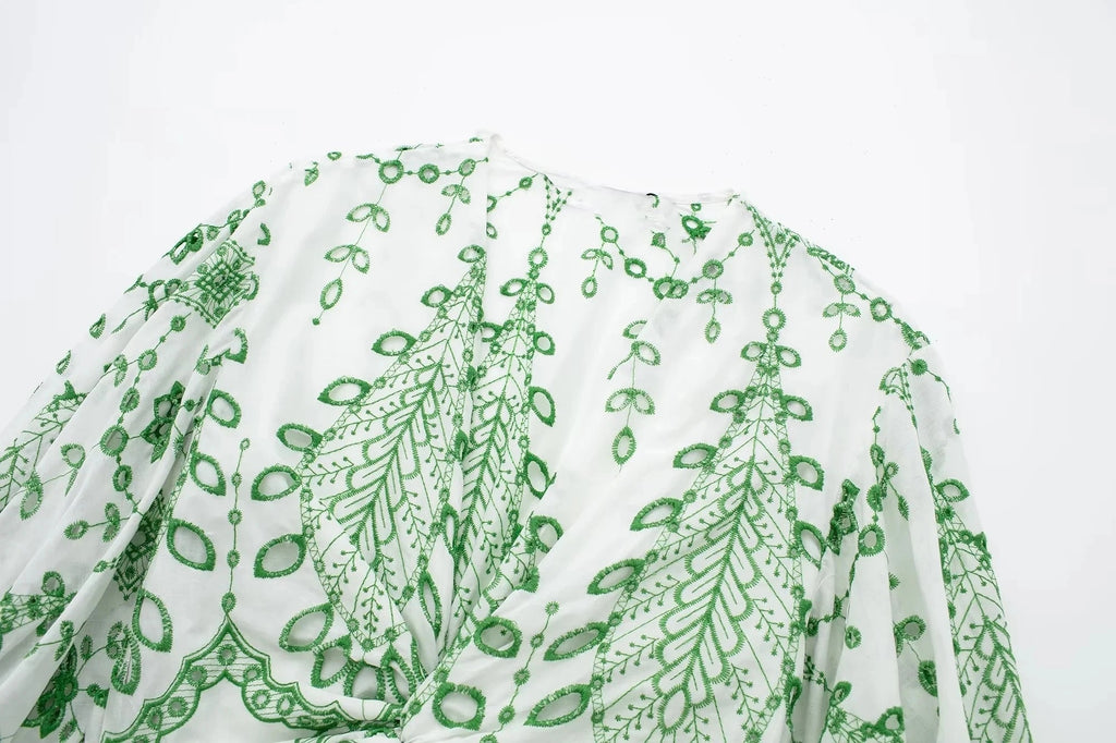 Beautifully Crafted Blouse in a Classic Style