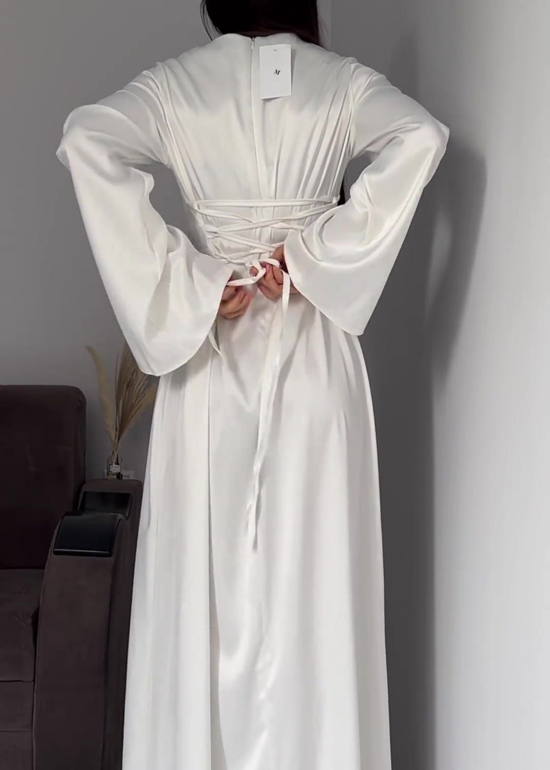 Beautifully Finished Dress in a Timeless Design