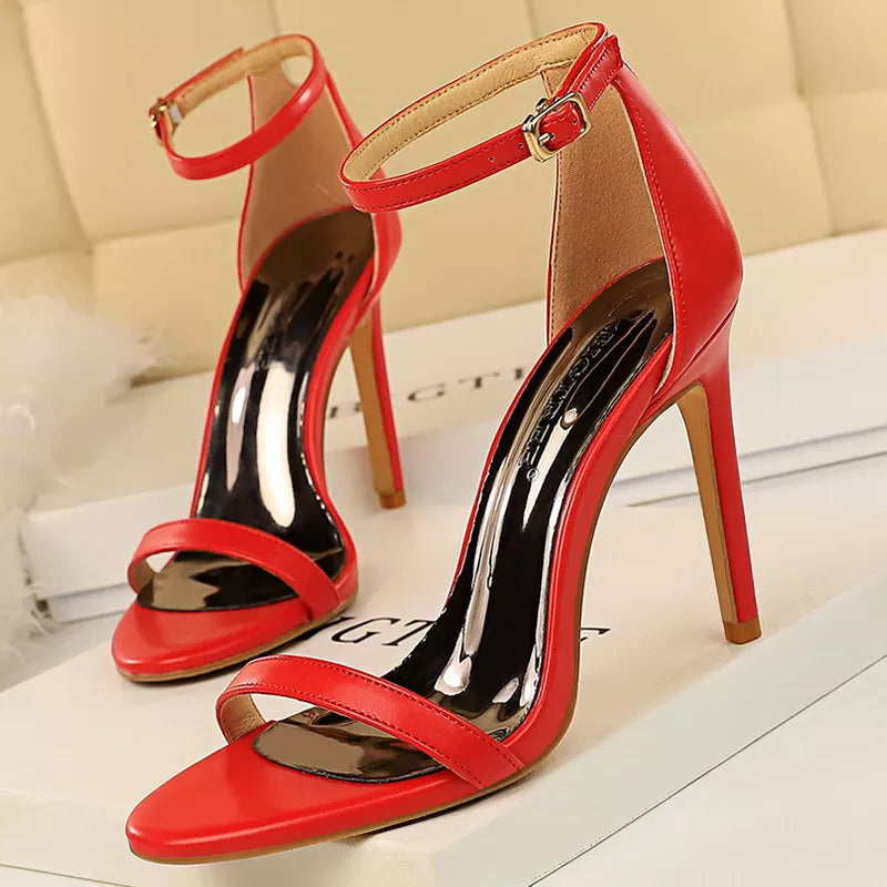Effortlessly Elegant Heels with a Timeless Design