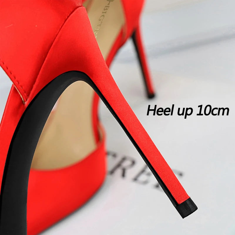 A Vintage Style Heels with Delicate Timeless Details