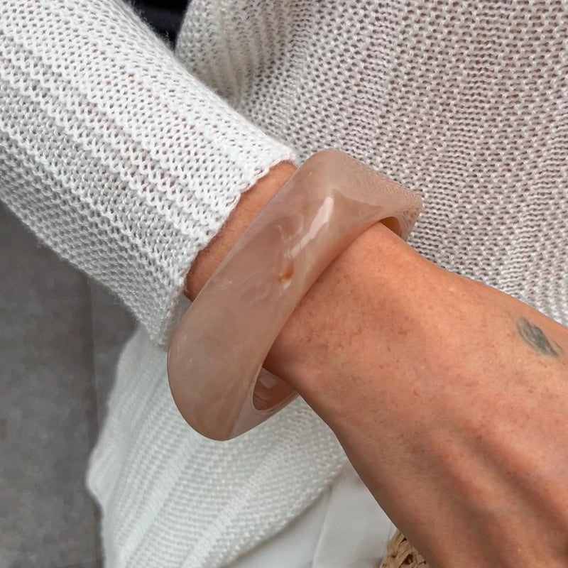Effortlessly Elegant Garment with a Timeless Design
