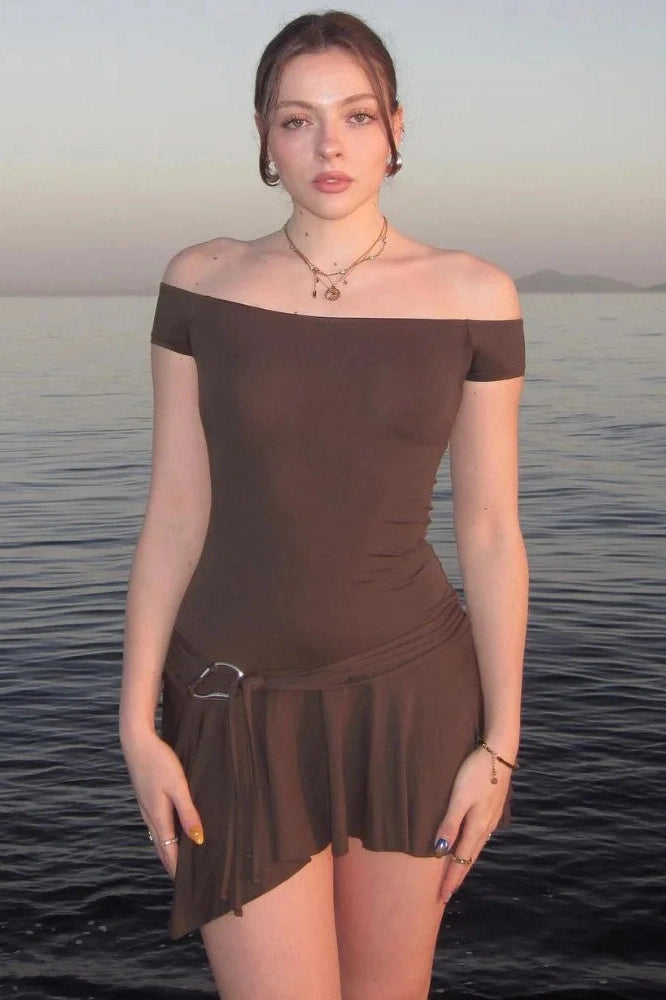 Effortlessly Elegant Dress with a Timeless Design