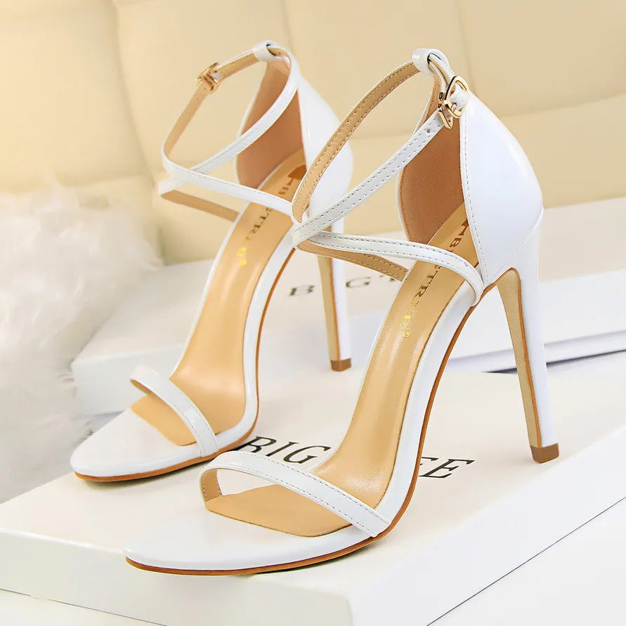 Effortlessly Elegant Heels with a Timeless Design