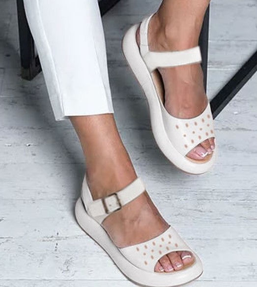 Open sandals with adjustable strap