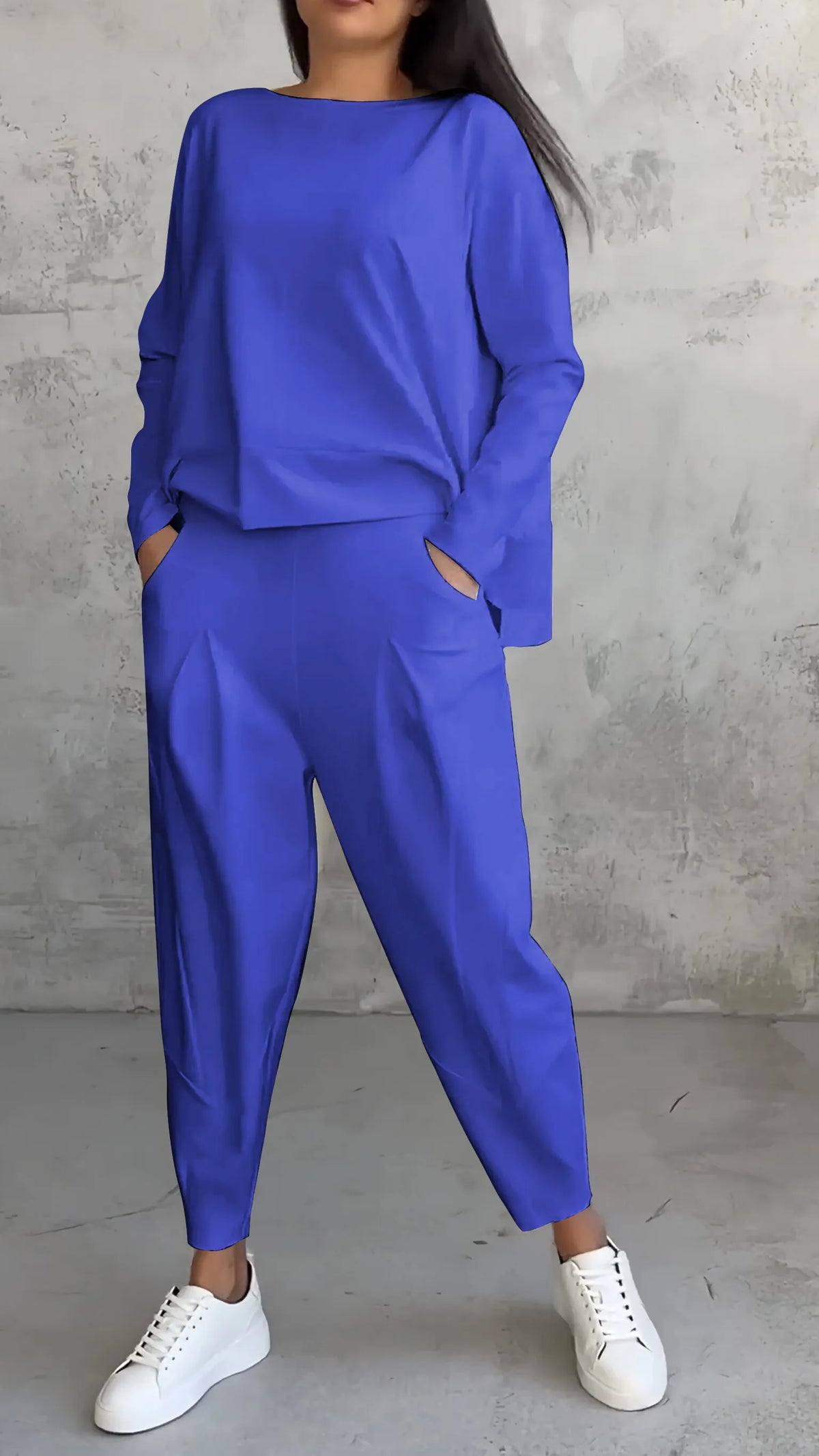 Two-piece set in a casual relaxed-fit style