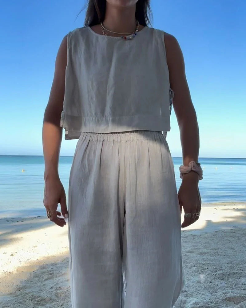 Two-piece set consisting of vest and trousers with lacing