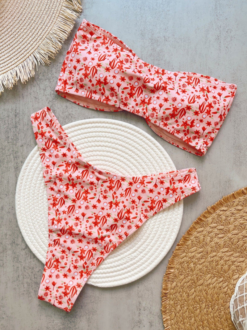 Well Tailored Bikini with a Graceful Silhouette