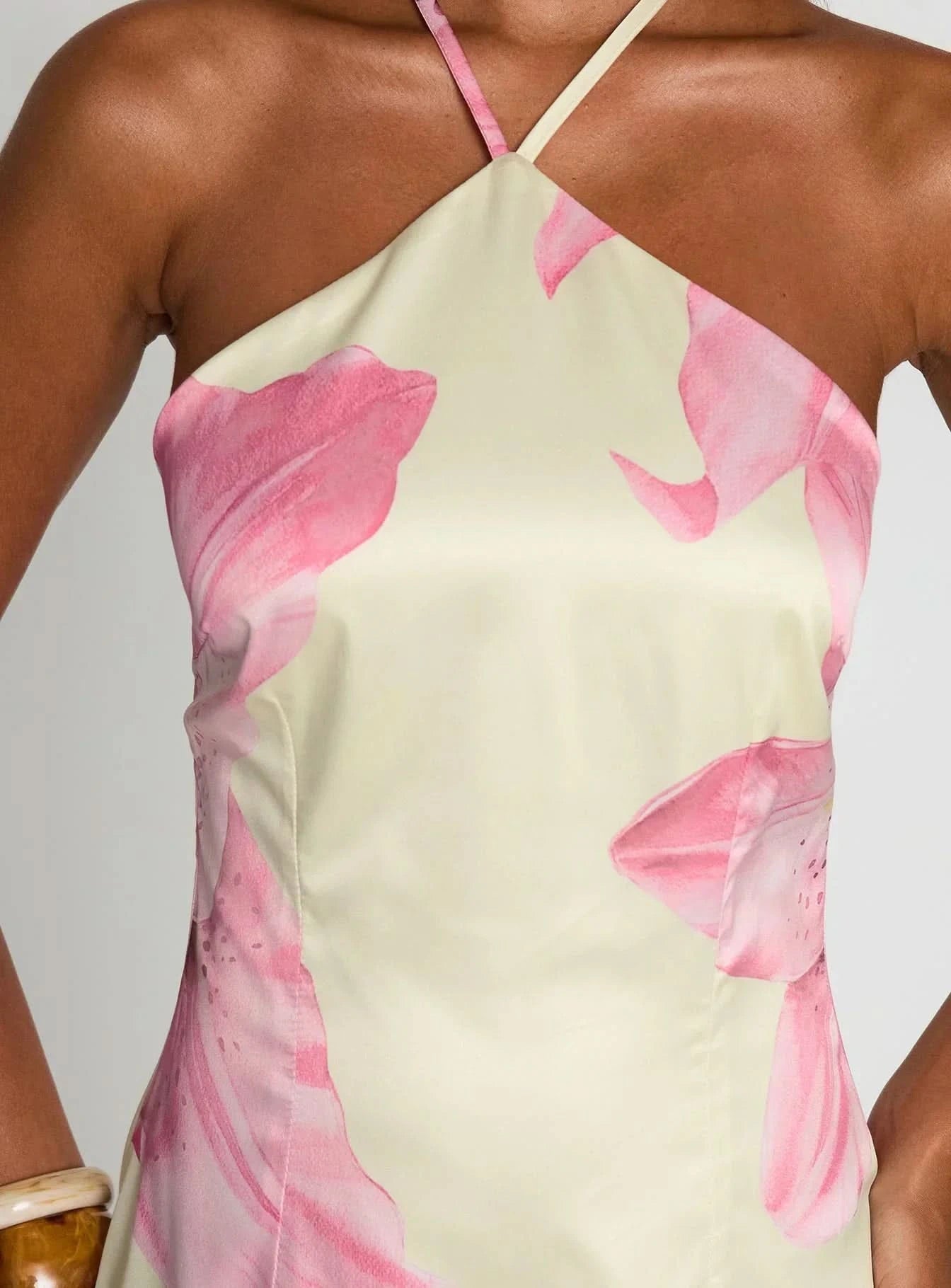 Gracefully Styled Dress for Any Occasion