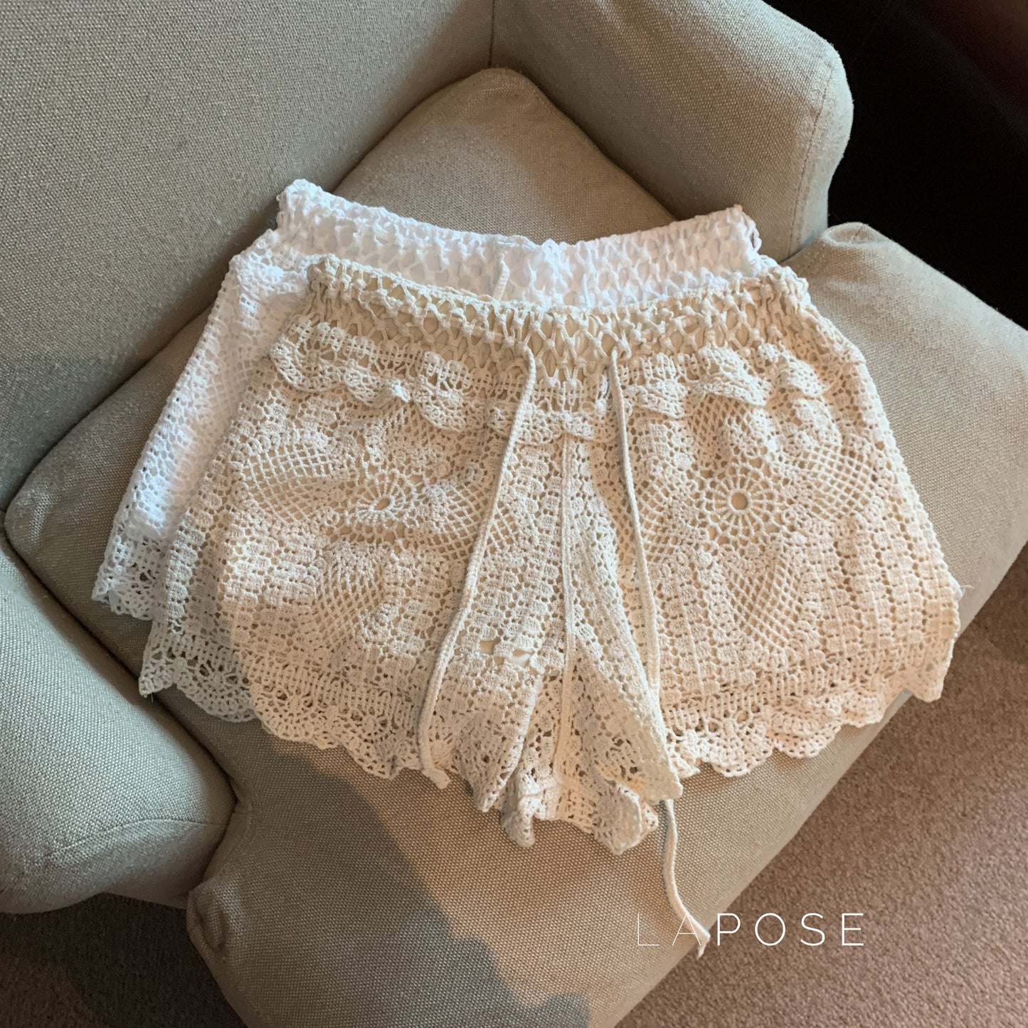 Effortlessly Elegant Pants with a Timeless Design