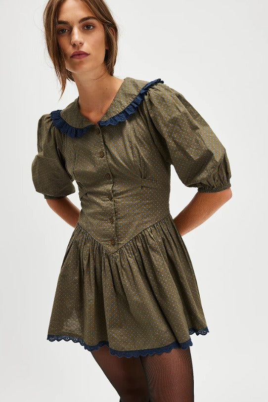 Effortlessly Elegant Dress with a Timeless Design