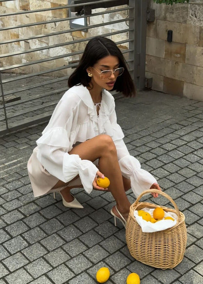 Effortlessly Elegant Blouse with a Timeless Design