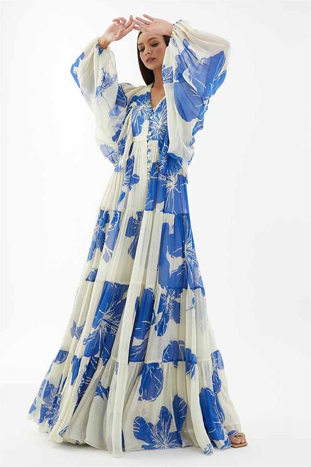 Well Tailored Dress with a Graceful Silhouette