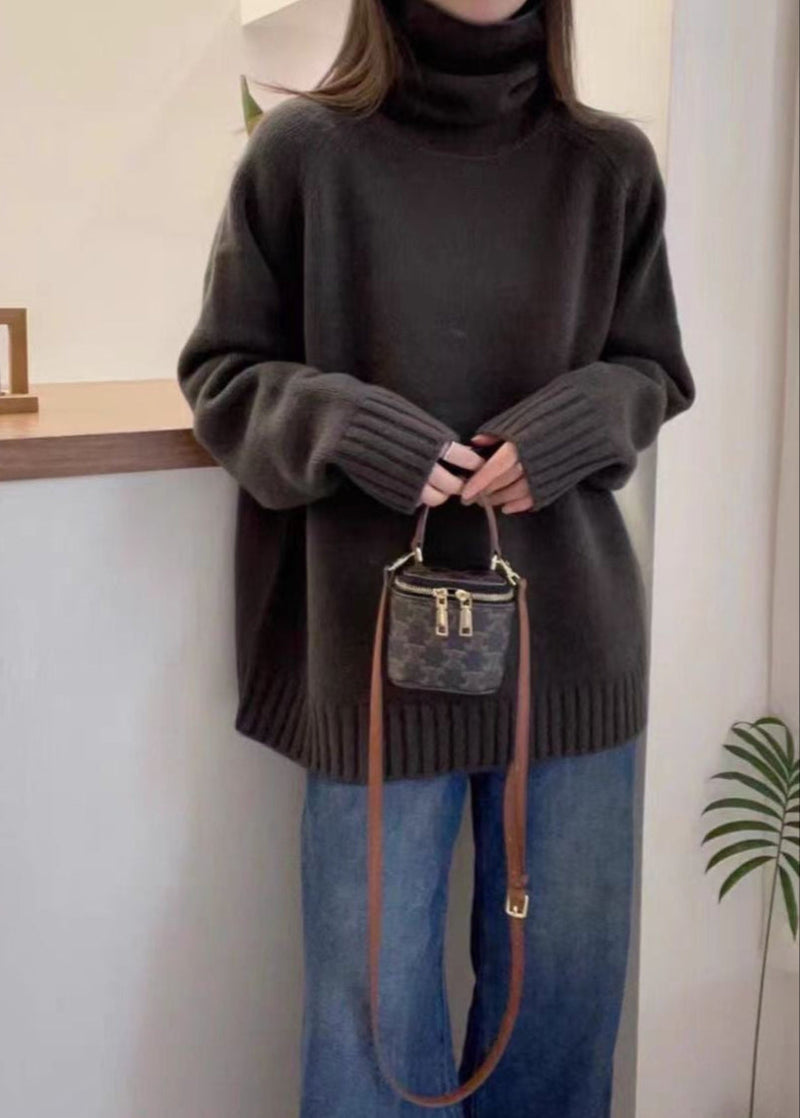 Well Tailored Sweater with a Graceful Silhouette