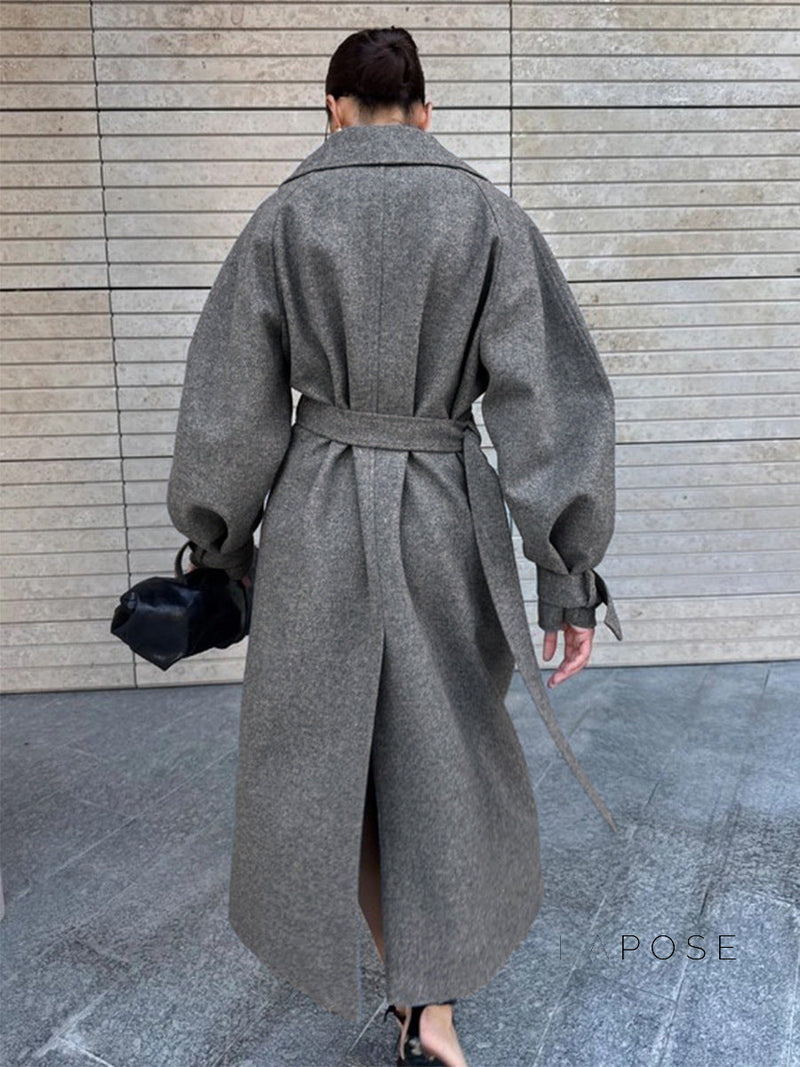 Well Tailored Coat with a Graceful Silhouette
