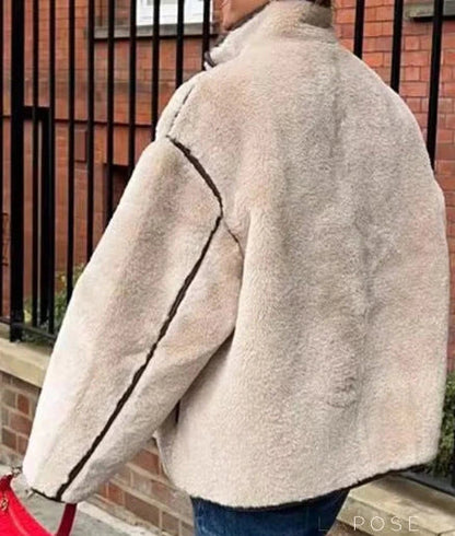 Effortlessly Elegant Coat with a Timeless Design