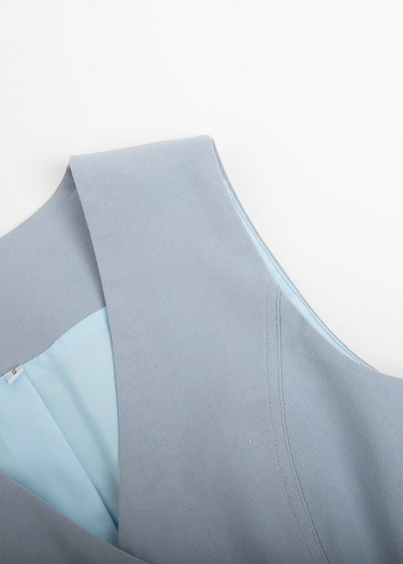 Effortlessly Elegant Garment with a Timeless Design