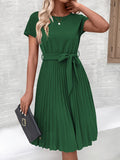 Fashionable and effortless summer dress