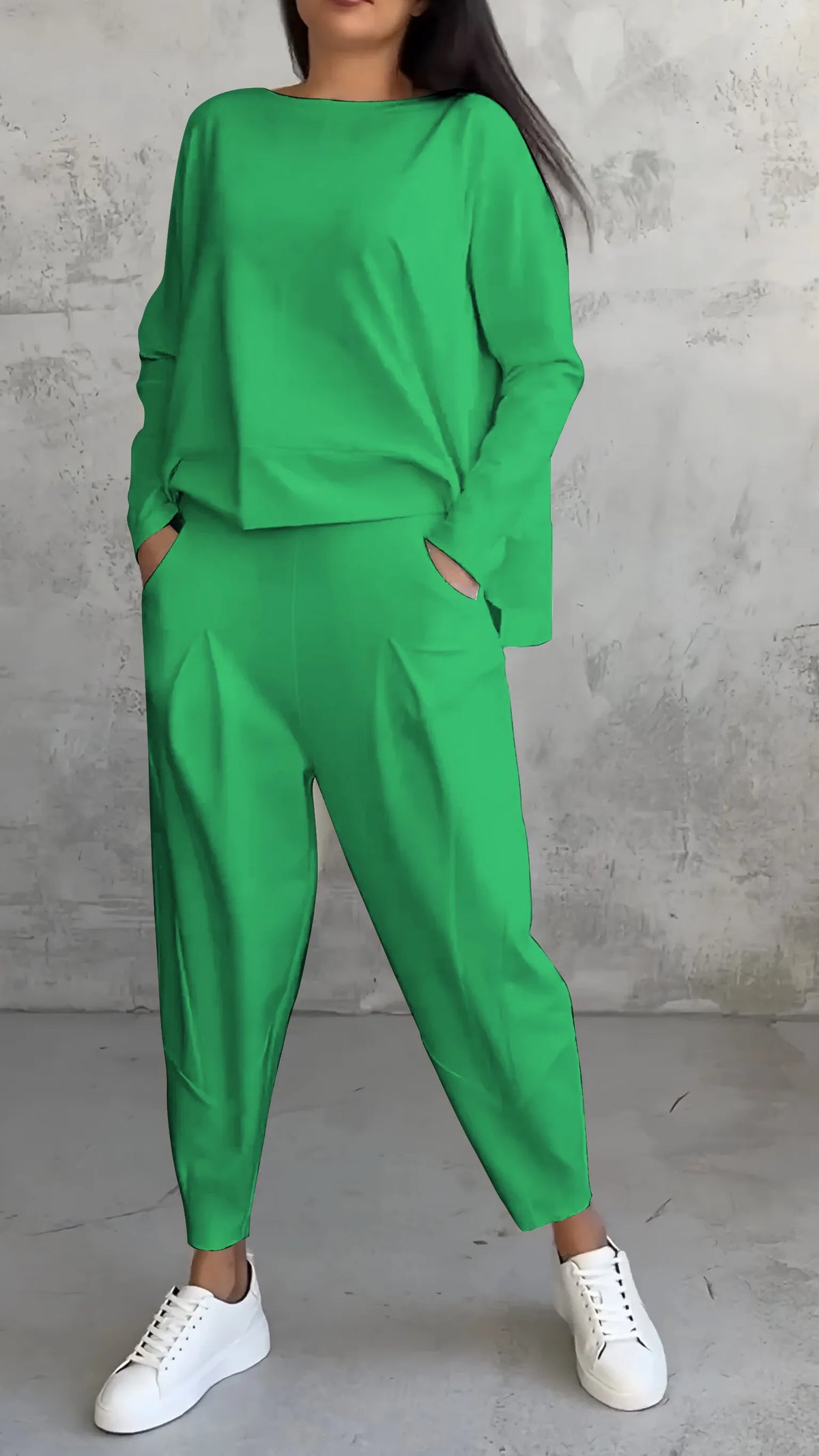 Two-piece set in a casual relaxed-fit style
