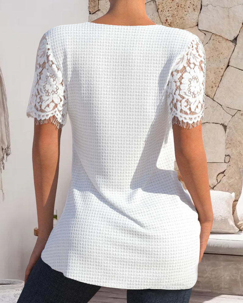 Blouse made of structured lace