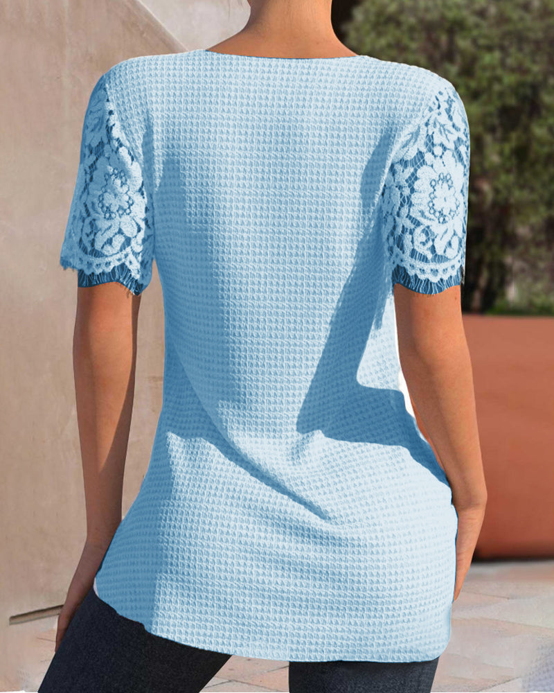 Blouse made of structured lace