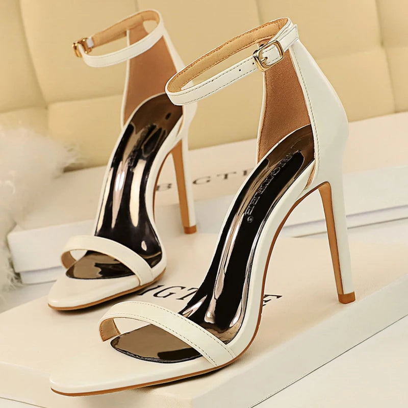 Effortlessly Elegant Heels with a Timeless Design