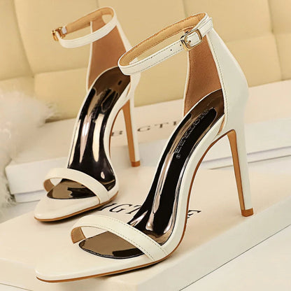 Effortlessly Elegant Heels with a Timeless Design
