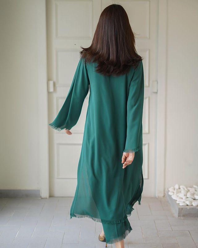 Gracefully Styled Garment for Any Occasion